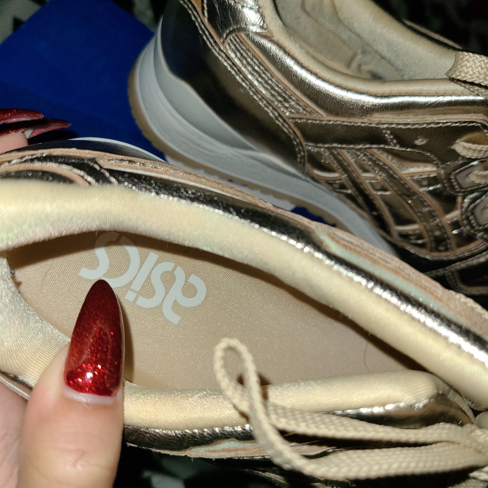 ASICS - Picture 4 of 8